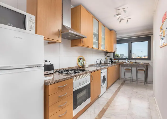 Lisbon Relax Pool Apartment - Free Parking Garage