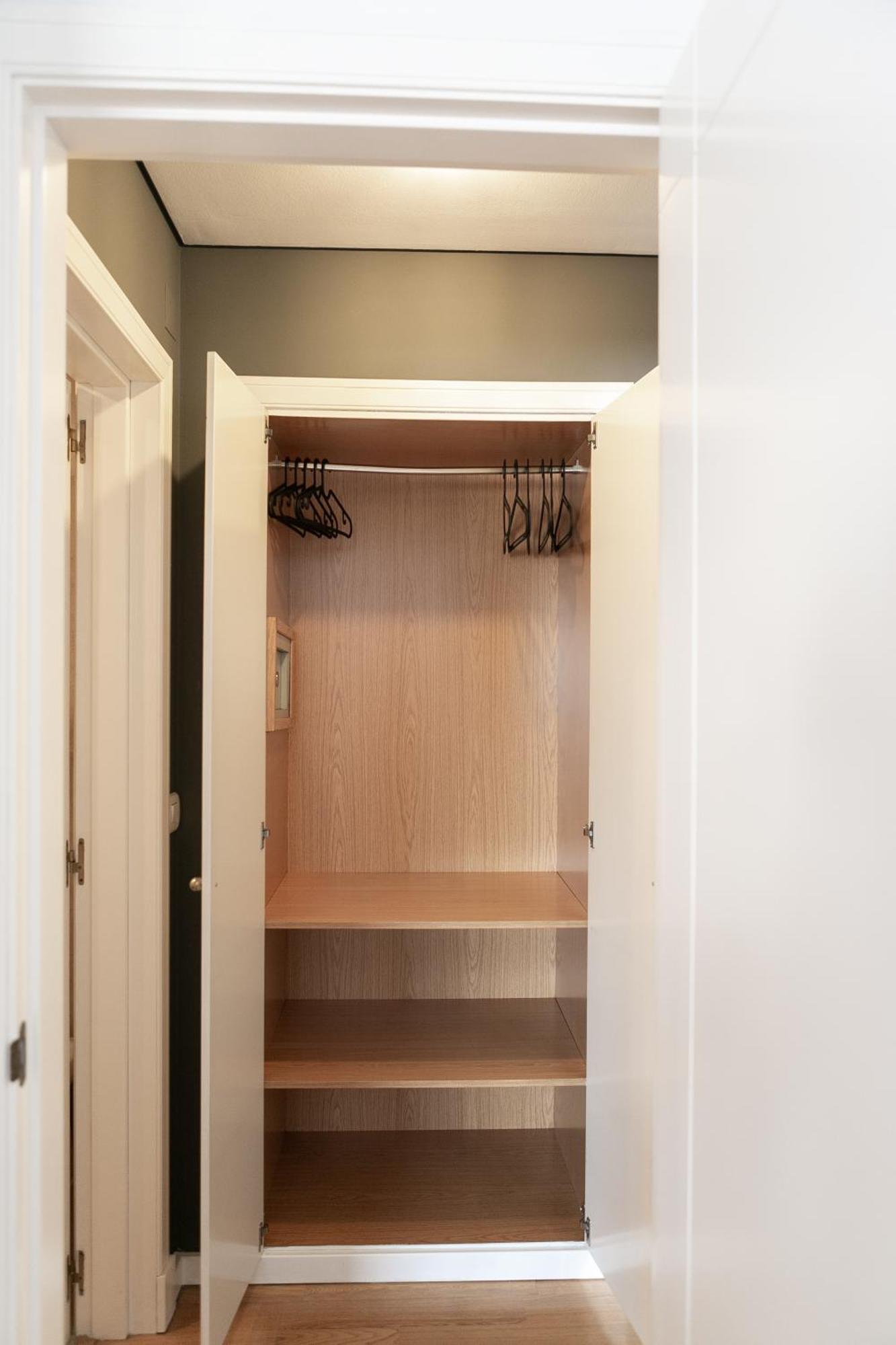 Relax Pool - Free Parking Garage Apartment