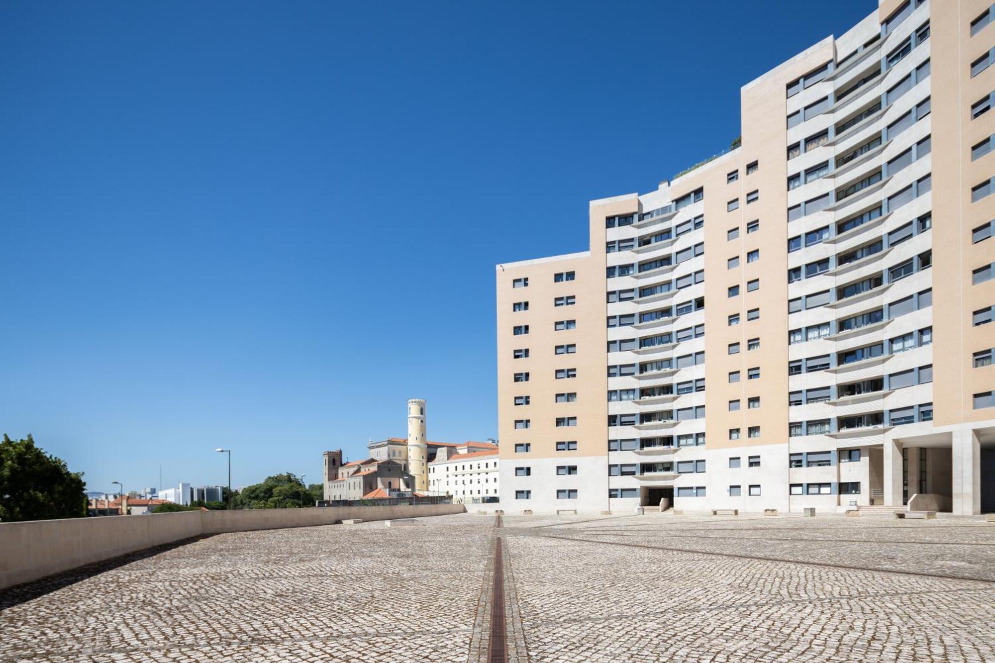 Relax Pool - Free Parking Garage Apartment